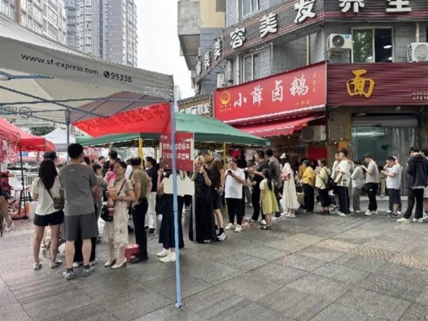 嘉多网 “卤鹅哥”再“出鹅”！这座西部小城五一假期爆火